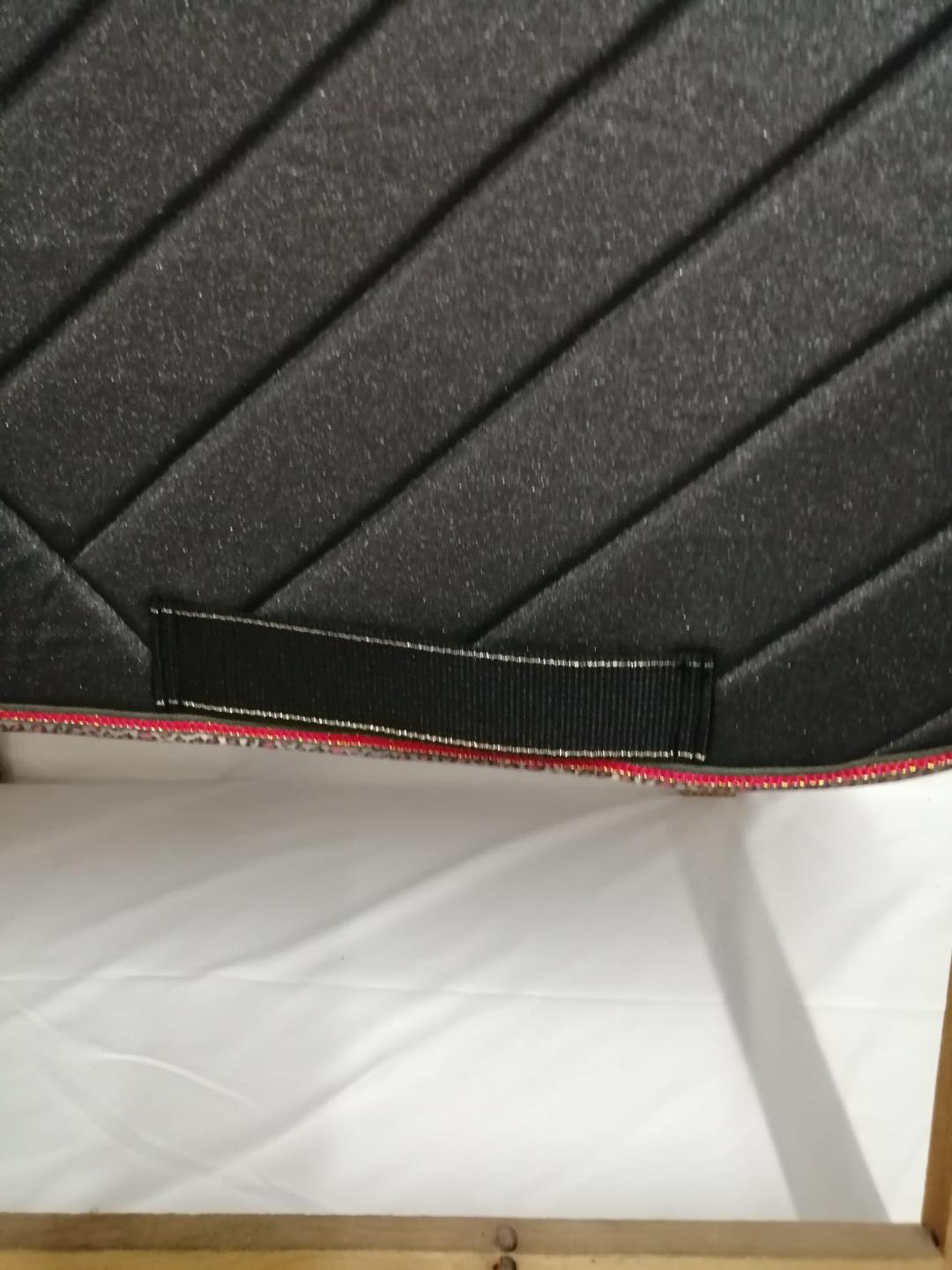 Tapis de selle noir pailleté version léopard