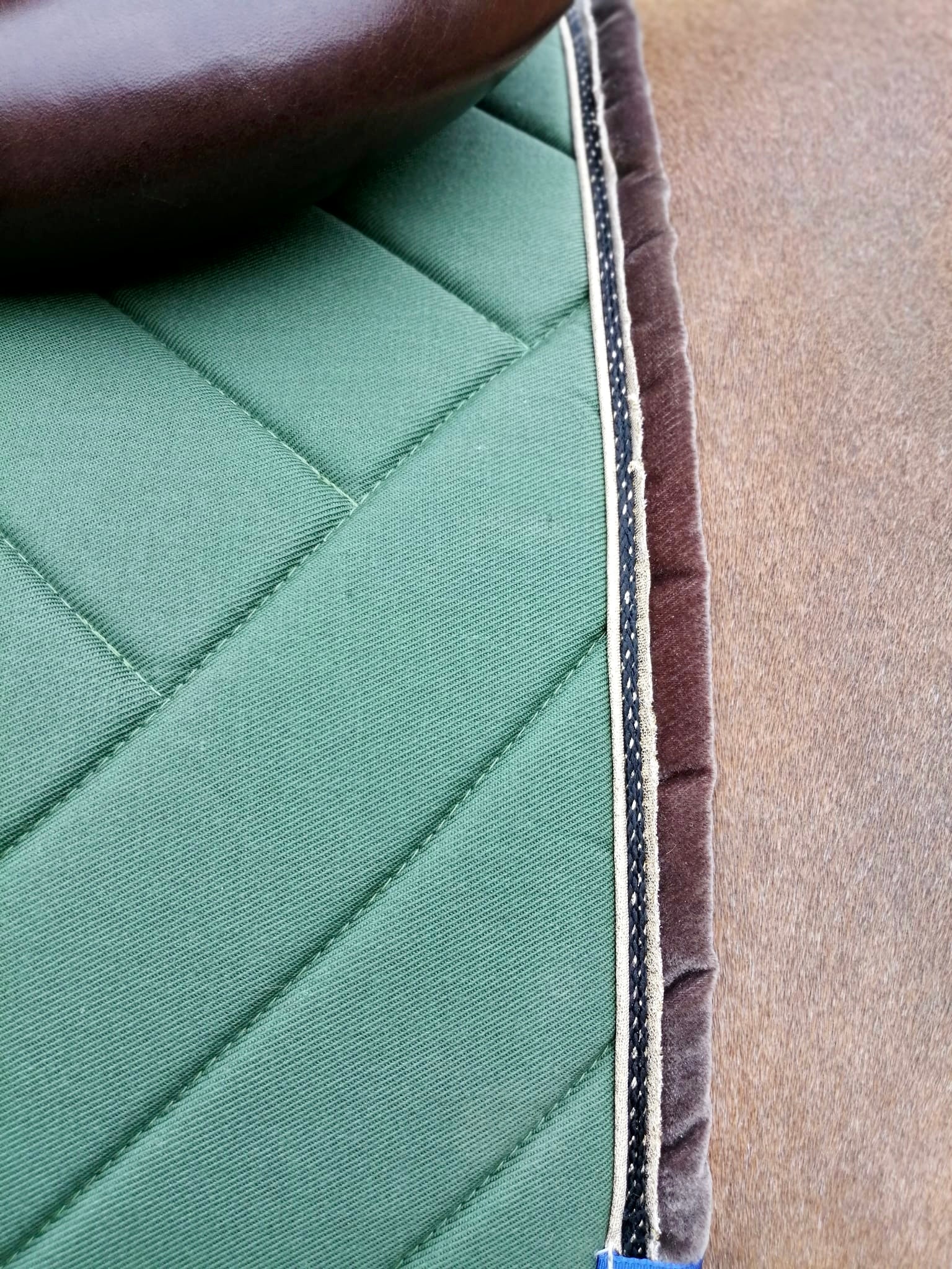 Tapis Velvet Pearls Vert Sapin - Kentucky Horsewear Tapis Velvet Pearls Vert Sapin - Kentucky Horsewear